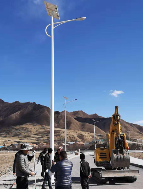 甘南碌曲10米太陽能路燈項目