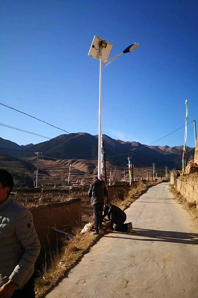 青海循化縣尕楞鄉(xiāng)哇龍村道亮燈