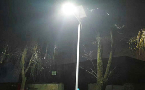 蘭州太陽能路燈比普通傳統(tǒng)路燈好在哪里