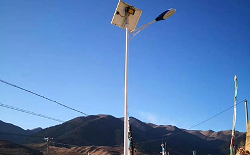 蘭州高原太陽能路燈技術指南：抗風沙與長續(xù)航解決方案